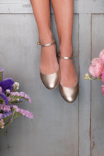 Carica l'immagine nel visualizzatore di Gallery, DORA