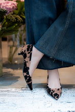 Load image into Gallery viewer, SISSI COW