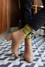 Upload the image to the Gallery viewer, BETTA