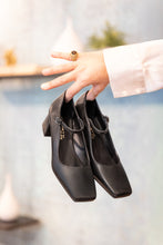 Load image into Gallery viewer, ARIANNA