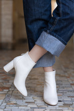 Carica l'immagine nel visualizzatore di Gallery, EMMA