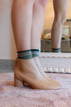 Upload the image to the Gallery viewer, BETTA