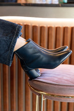 Load image into Gallery viewer, BETTA