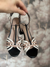 Carica l'immagine nel visualizzatore di Gallery, REBE