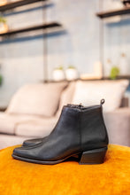 Load image into Gallery viewer, LEONA