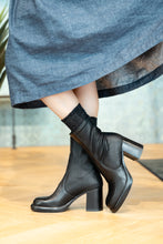 Load image into Gallery viewer, BISOUS