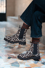 Carica l'immagine nel visualizzatore di Gallery, OLIVIA