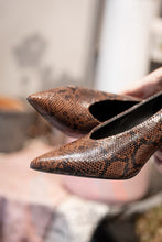 Load image into Gallery viewer, ROSAMUND