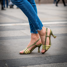 Carica l'immagine nel visualizzatore di Gallery, Tessa