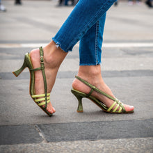 Carica l'immagine nel visualizzatore di Gallery, Tessa