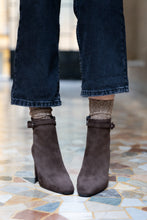 Load image into Gallery viewer, MONIQUE
