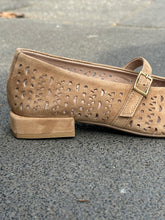 Load the image into the Gallery viewer, NICE LIGHT
