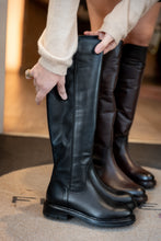 Upload the image to the Gallery viewer, LICIA.
