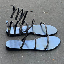 Upload the image to the Gallery viewer, GINNI
