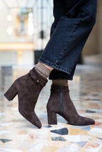 Load image into Gallery viewer, MONIQUE
