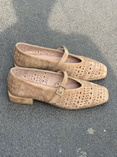 Load the image into the Gallery viewer, NICE LIGHT
