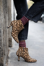 Load image into Gallery viewer, SILVIA
