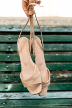 Carica l'immagine nel visualizzatore di Gallery, JACQUELINE
