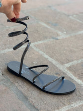 Upload the image to the Gallery viewer, GINNI
