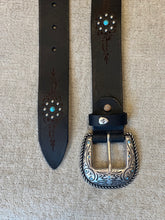 Carica l'immagine nel visualizzatore di Gallery, CINTURA CON FIORI TURCHESI
