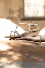 Carica l'immagine nel visualizzatore di Gallery, MARISOL
