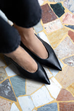 Load image into Gallery viewer, AMANDA
