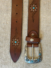 Carica l'immagine nel visualizzatore di Gallery, CINTURA CON FIORI TURCHESI
