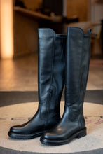 Upload the image to the Gallery viewer, LICIA.
