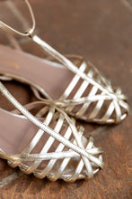 Carica l'immagine nel visualizzatore di Gallery, WENDY
