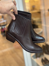 Load image into Gallery viewer, MOLLY
