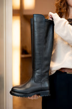 Upload the image to the Gallery viewer, LICIA.
