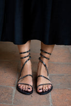 Upload the image to the Gallery viewer, GINNI

