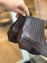 Load image into Gallery viewer, MOLLY
